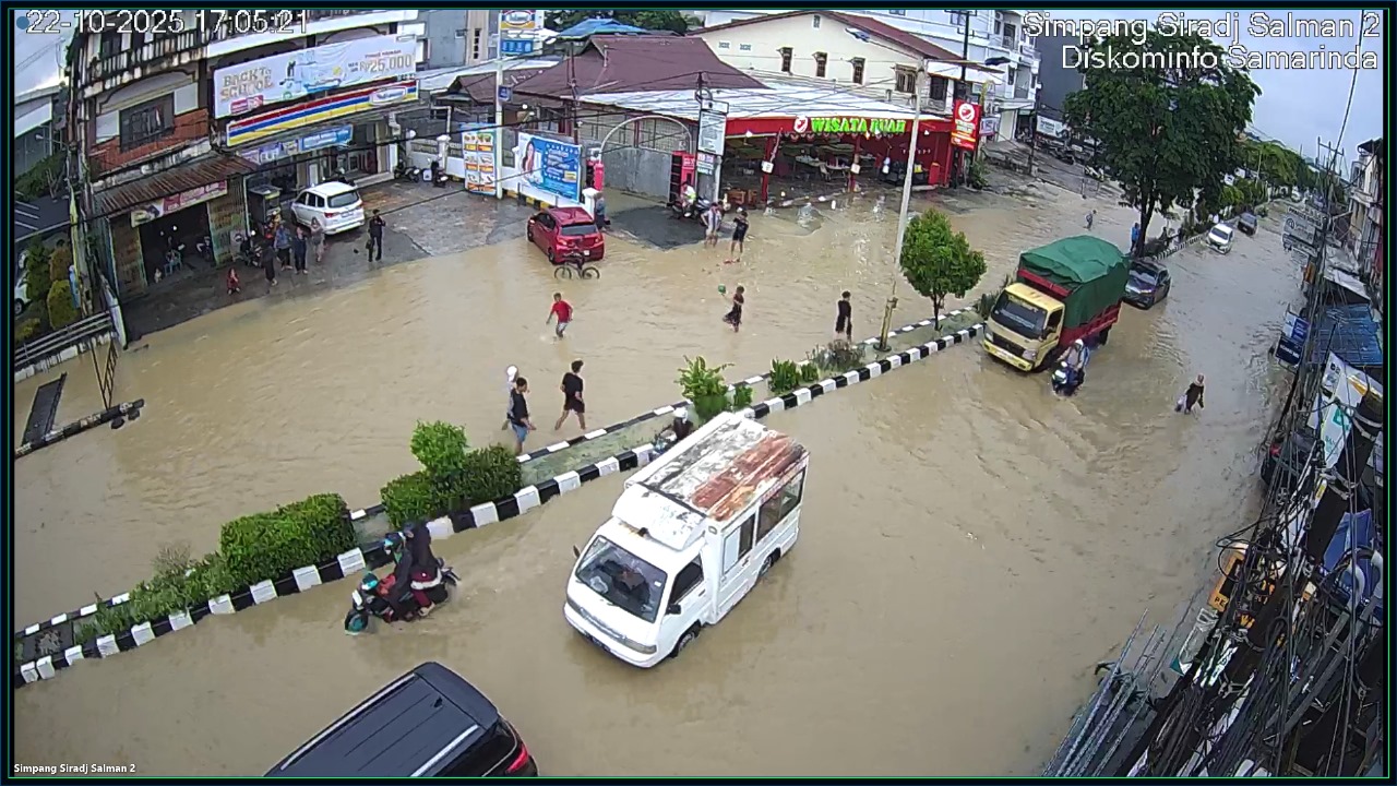Tangkapan Layar CCTV banjir di Jl Siradj Salman Samarinda.
