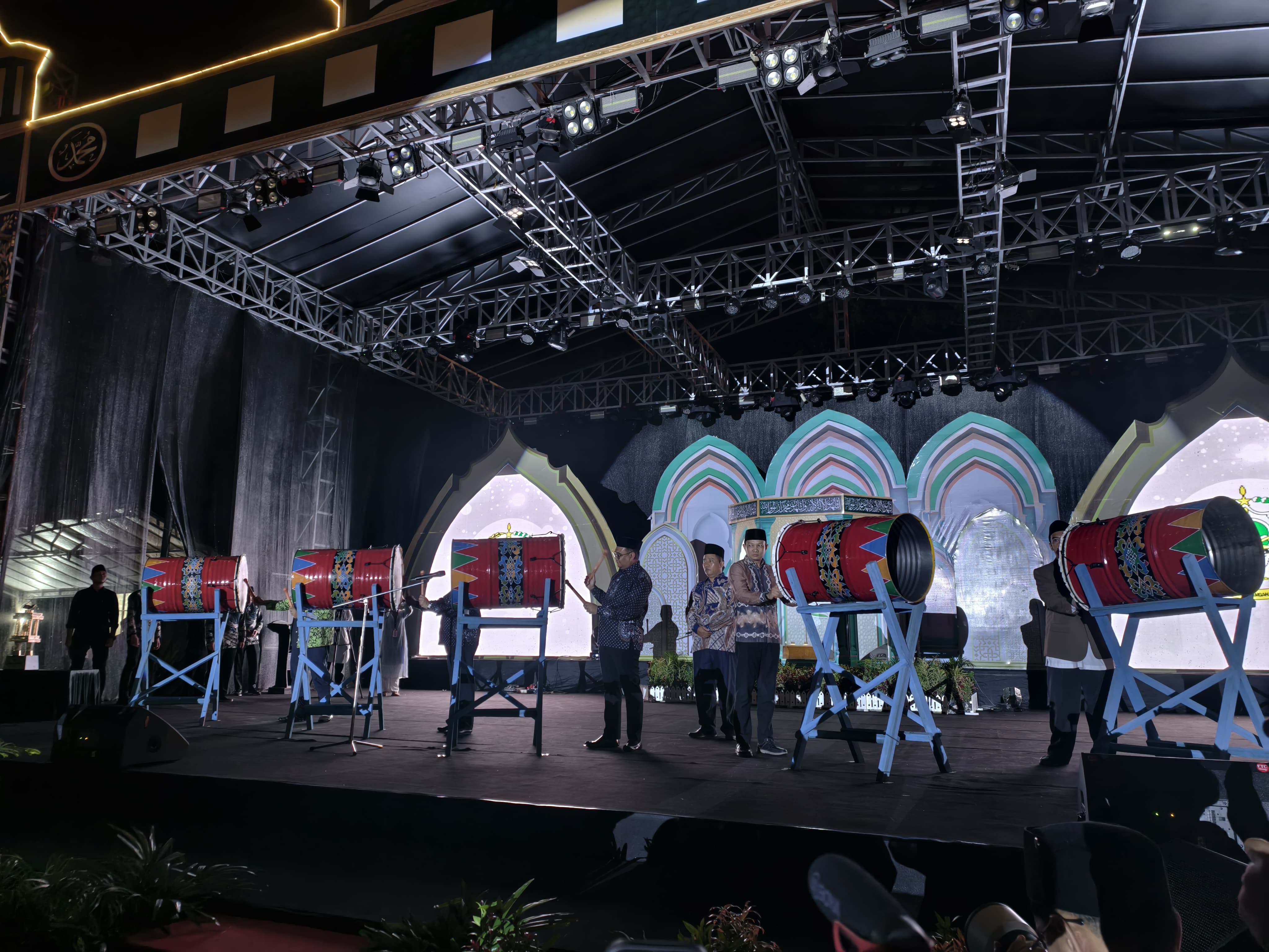 Pembukaan MTQ ke-46 Kutai Kartanegara di Tenggarong yang ditandai dengan pemukulan bedug (Elmo/Prokal.co)