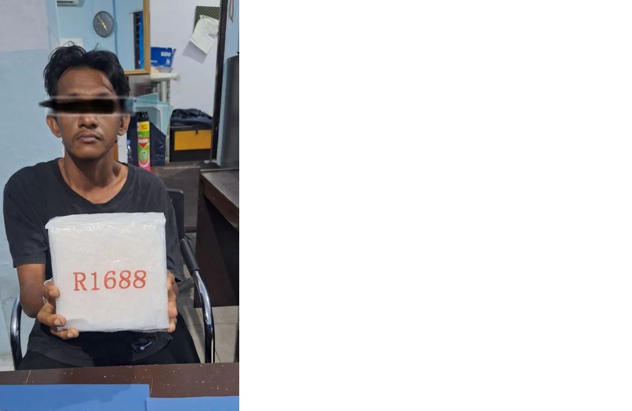 Tersangka dan barang bukti.