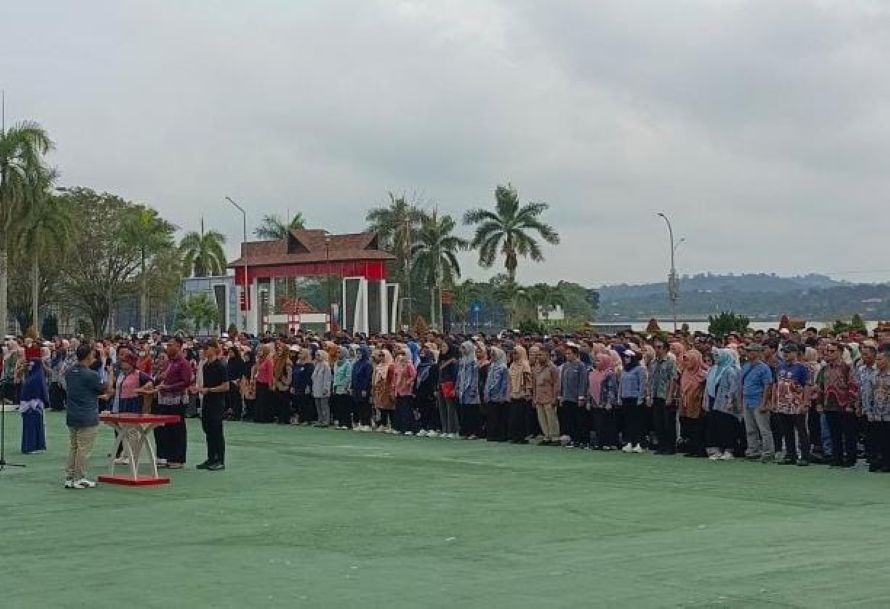 Gladi bersih pelantikan PPPK tahap kedua Kukar di Halaman Kantor Bupati (Ist/BKPSDM Kukar)