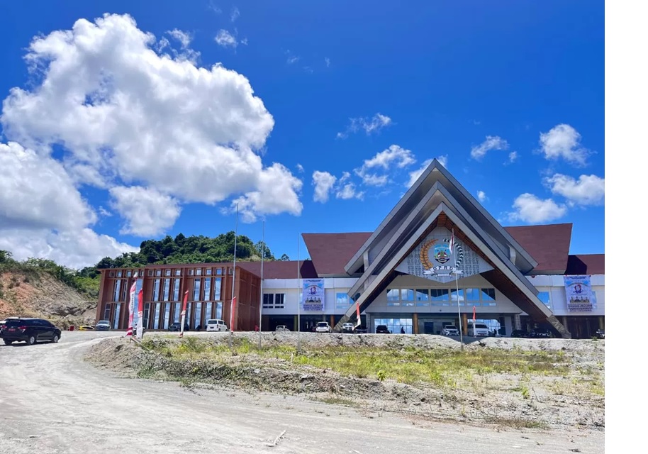 FASILITAS: Gedung DPRD Kaltara saat ini tengah pengerjaan landscape. FOTO: IWAN K/RADAR TARAKAN