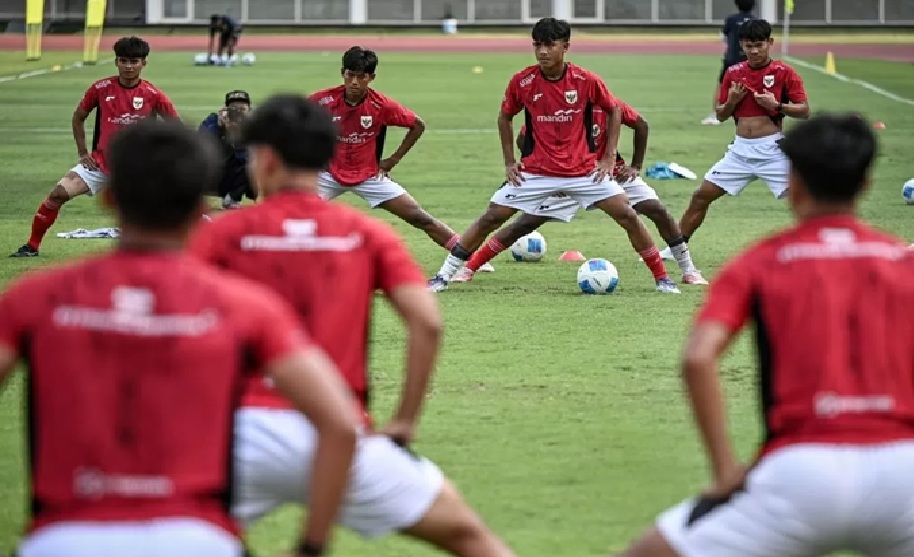 Pemain timnas Indonesia U-17 saat latihan, persiapan tampil di Piala Dunia U-17 2025.
