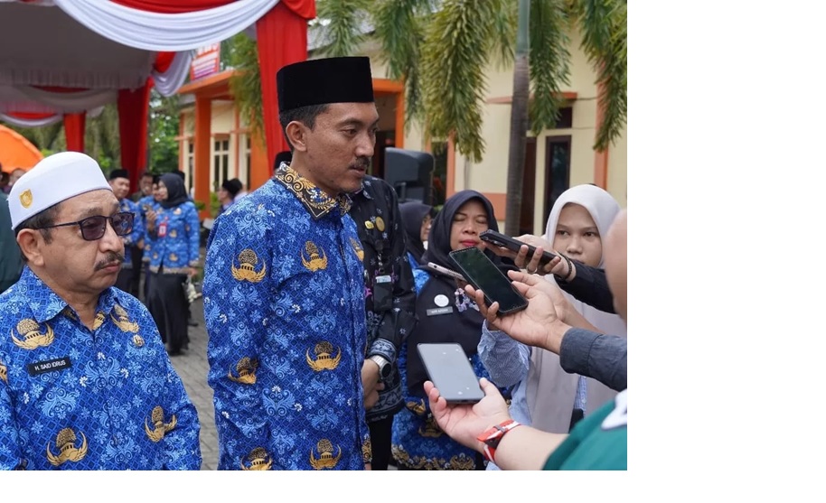 WAWANCARA: Bupati Banjar H Saidi Mansyur saat diwawancarai.