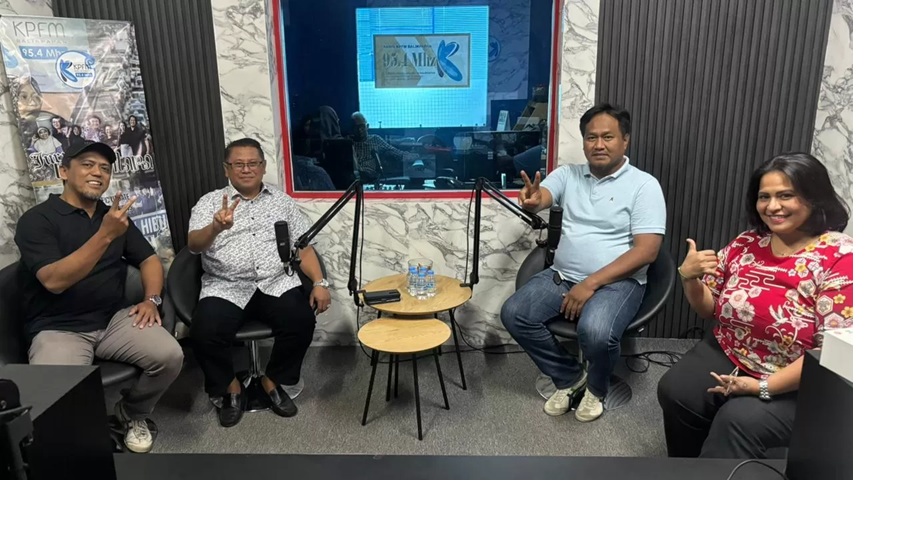 Sigit Wibowo dan Anton Anggana, saat menjadi narasumber di program talkshow Radio KPFM Balikpapan