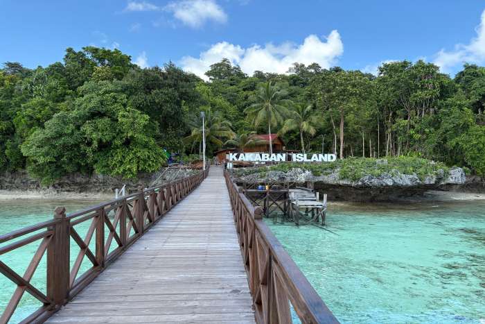 PEMBANGUNAN: Disbudpar Berau kembali melanjutkan pembangunan infrastruktur di Pulau Kakaban.