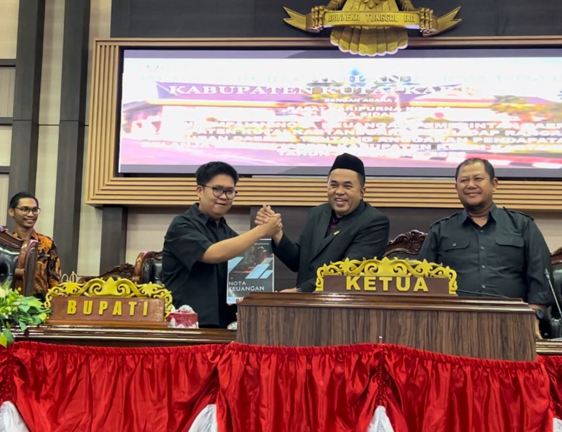 Rapat paripurna ke-25 DPRD Kukar dengan acara tanggapan pemerintah daerah terhadap pandangan umum fraksi atas nota keuangan (Elmo/Prokal.co)
