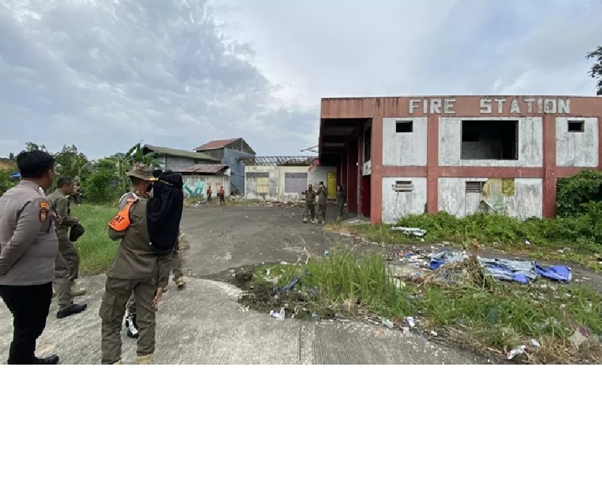 Kondisi salah satu bangunan di kawasan eks Bandara Temindung, Samarinda, yang kini disinyalir menjadi lokasi pesta narkoba. (Dok)