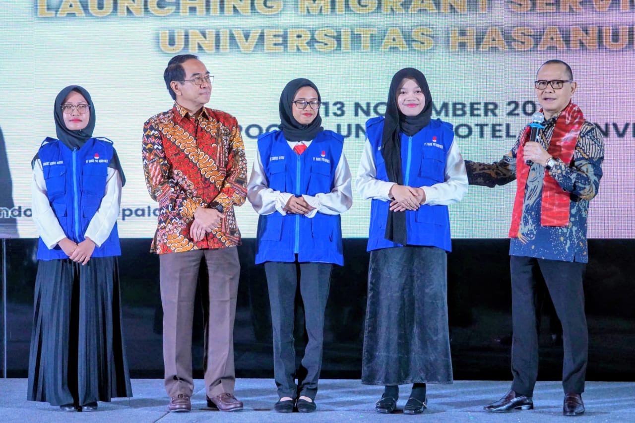 JADI CONTOH: Menteri P2MI, Mukhtarudin (kanan), meresmikan MSC Unhas di Makassar, Sulsel, Kamis, 13 November 2025.