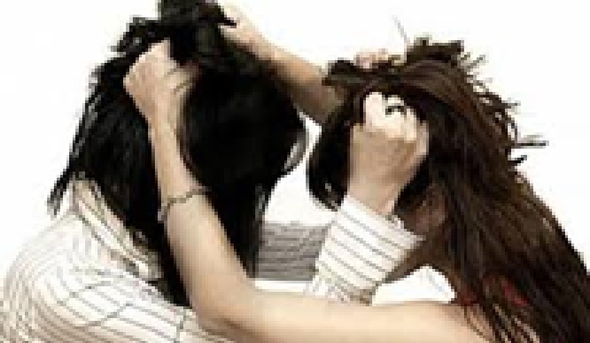 Ilustrasi perempuan berkelahi.