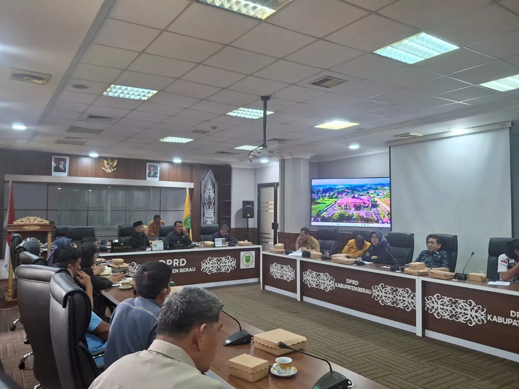RDP. DPRD Berau diminta mengusulkan penolakan ke Pemprov terkait tukar guling jalan poros di Berau, dengan beberapa pertimbangan, salah satunya kepentingan daerah.