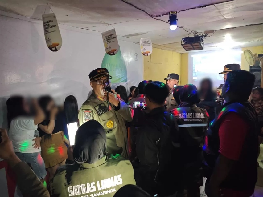 Eks Lokalisasi Loa Hui saat tim Satpol PP Provinsi dan Kota Samarinda lakukan operas. Ratusan perempuan dan botol miras diamankan. (kis)