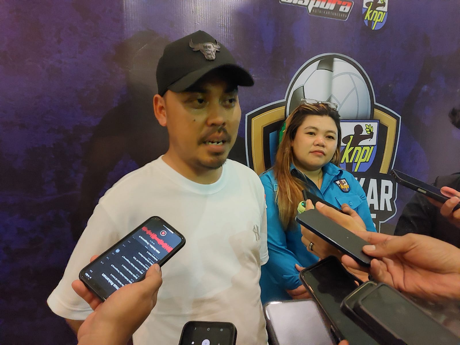 Ketua DPD KNPI Kukar, Rian Tri Saputra bersama Sekretaris, Novi Wulandari Damansyah (Elmo/Prokal.co)