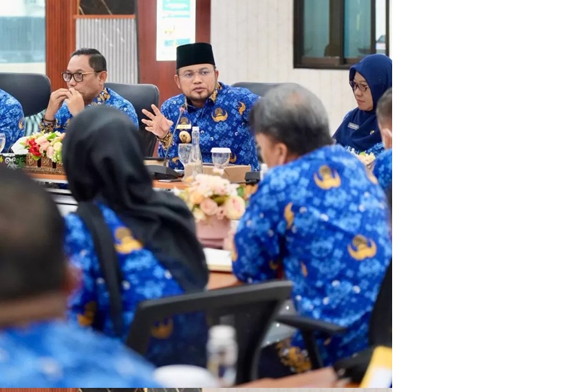 Gubernur Harum memimpin rapat rutin awal pekan. Ingatkan serapan anggaran jelang akhir tahun. (ARIEF M/ADPIMPROV KALTIM)