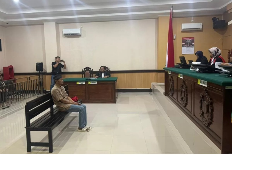 PUTUSAN: Sidang pembacaan putusan kasus pembunuhan bocah Rafa Fauzan dengan terdakwa U di ruang sidang pengadilan Negeri Singkawang, Senin, 17 November 2025.