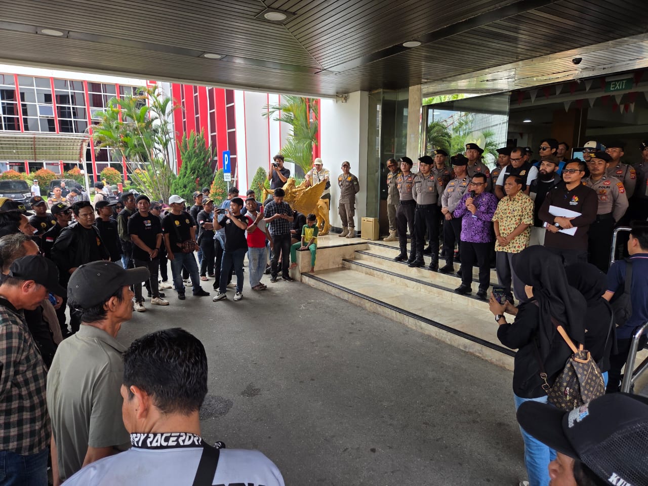 Pemkab Kukar menerima aksi Aliansi Peduli Kukar mengenai kebijakan event yang mendatangkan artis nasional (Elmo/Prokal.co)