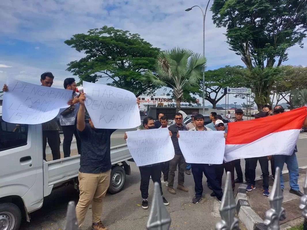 Honorer Kaltim terus berjuang mempertanyakan kejelasan status mereka sebagai pegawai daerah yang diakui dan memiliki penghasilan tetap.