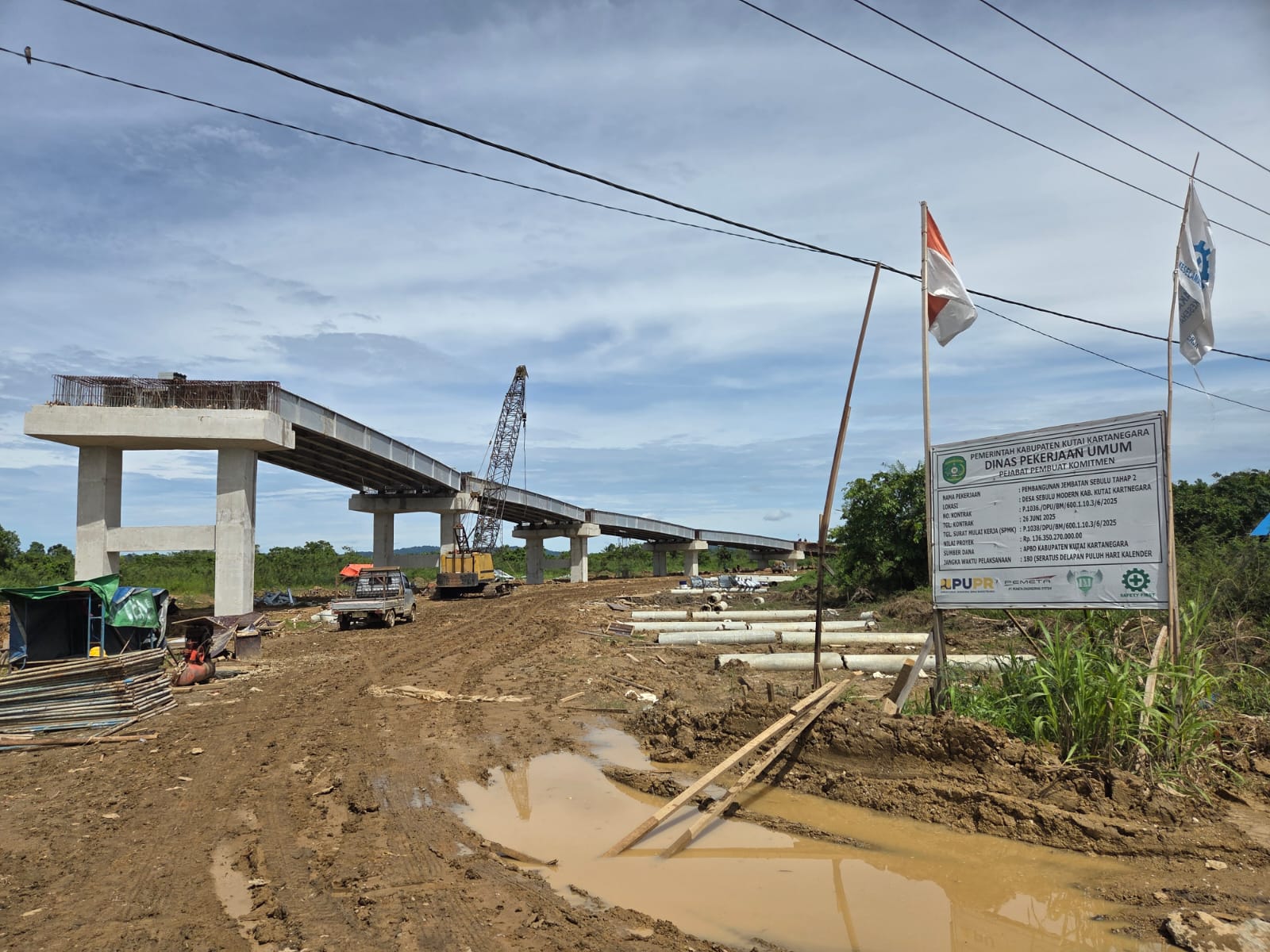 Progres pembangunan Jembatan Sebulu yang sudah mulai terlihat (Elmo/Prokal.co)