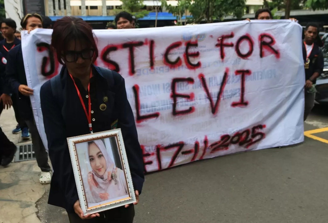 Mahasiswa Untag Semarang Gerudug Polda Jateng kawal penanganan kematian dosen Untag Semarang (Nurchamim/Radar Semarang)