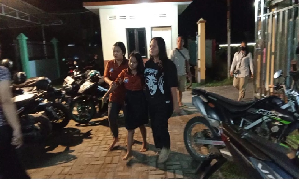 Para pelajar korban dugaan keracunan MBG yang dilarikan ke Klinik Utama ST. Elisabeth Ngabang. (Ist)