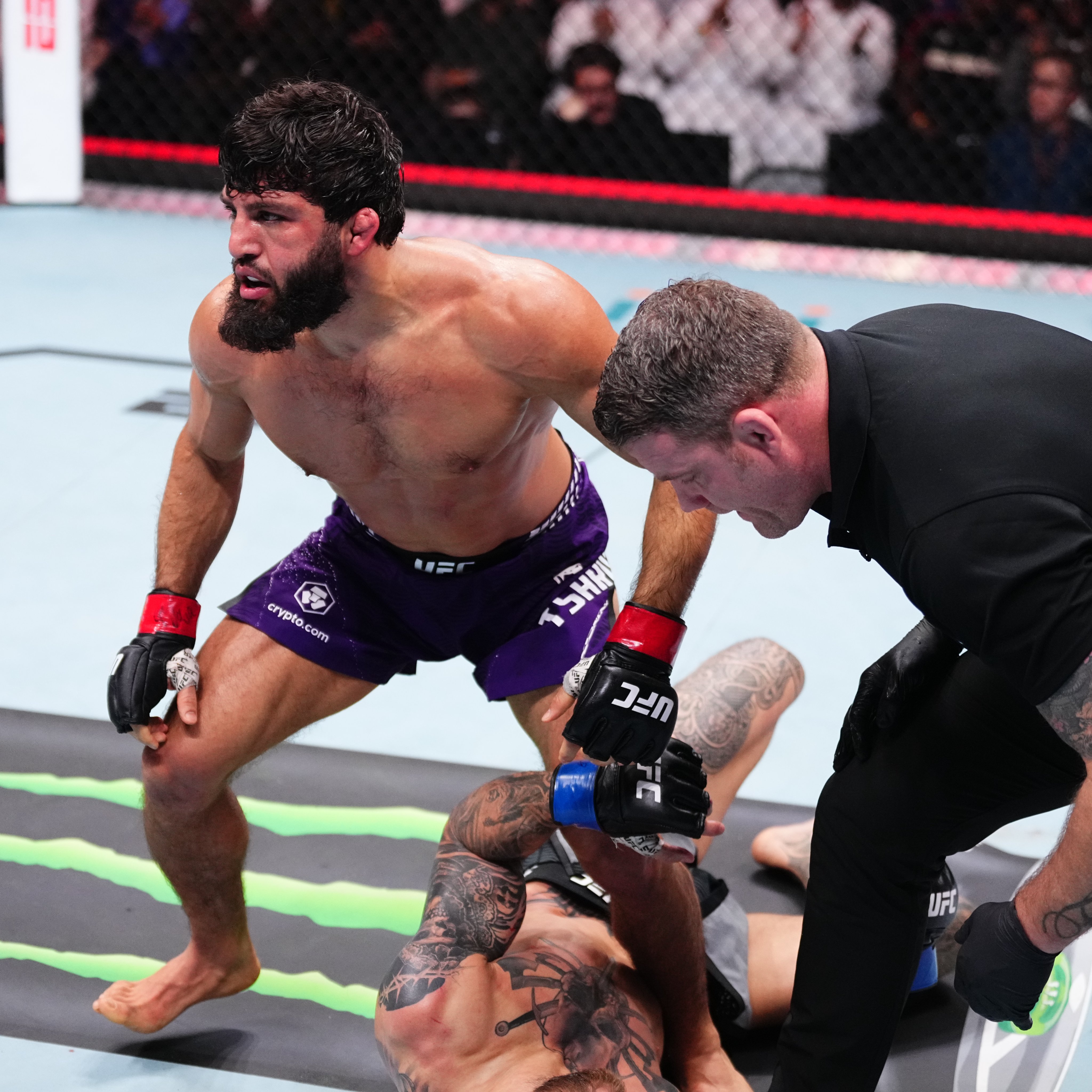 Arman Tsarukyan menang atas Dan Hooker.