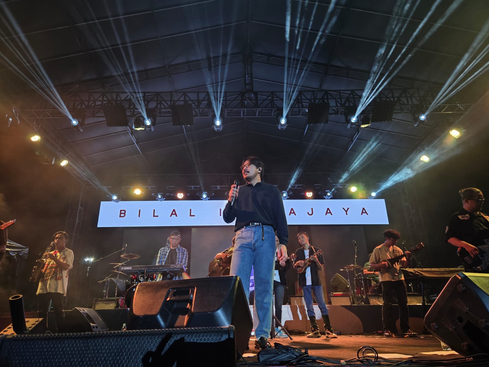 Penampilan Bilal Indrajaya bersama Pelandok Besayap pada Tingkiland Fest (Elmo/Prokal.co)