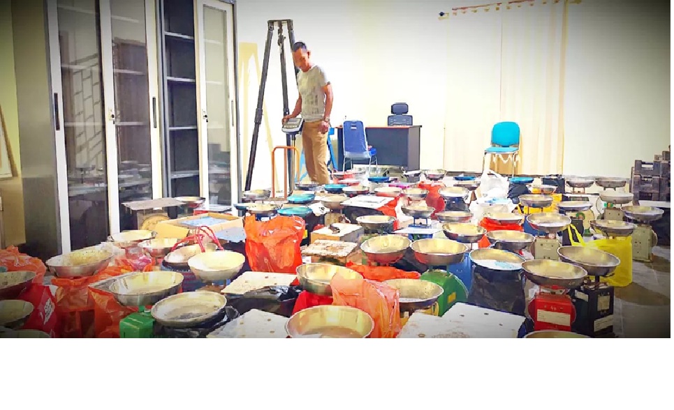 PENGAWASAN: Timbangan yang di tera ulang FOTO:NATANAEL/RADAR TARAKAN