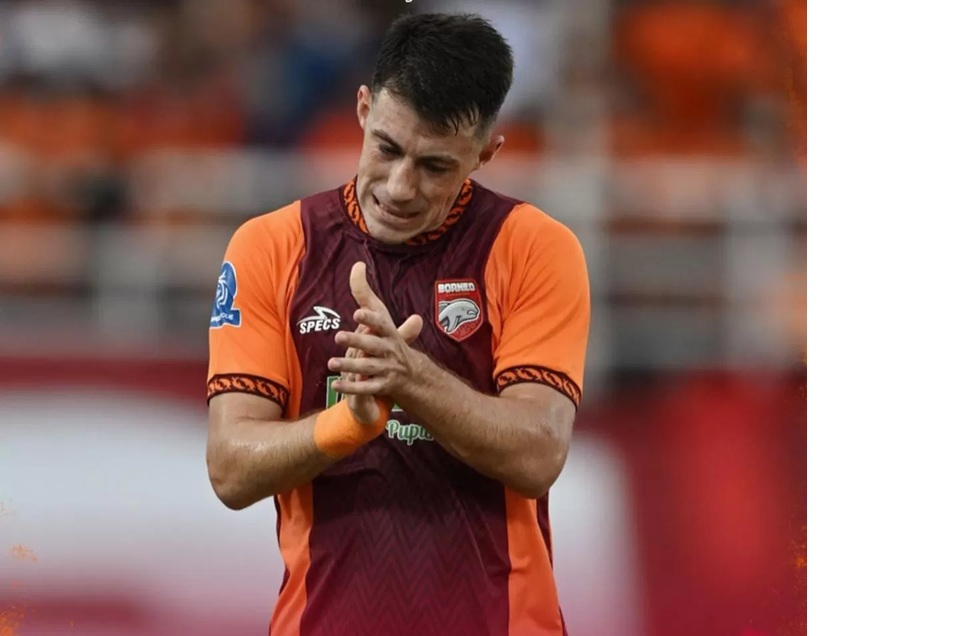 Ekspresi kecewa Mariano Peralta setelah Borneo dipaksa menyerah 0-1 oleh Bali United.