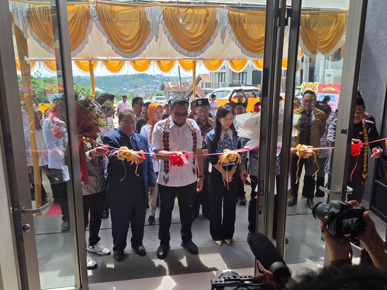 Peresmian Rumah Ibadah GBI Rock Hill yang terletak di Jalan Gunung Sentul, Kelurahan Melayu, Tenggarong dihadiri Bupati Kukar, Aulia Rahman Basri dan Ketua DPRD, Ahmad Yani (Elmo/Prokal.co)