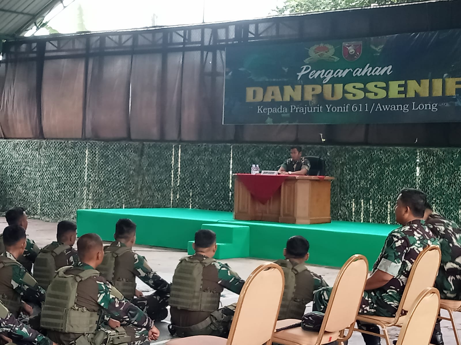 Danpussenif TNI Letjen Iwan Setiawan melakukan kunjungan kerja ke Markas Yonif 611/Awang Long.