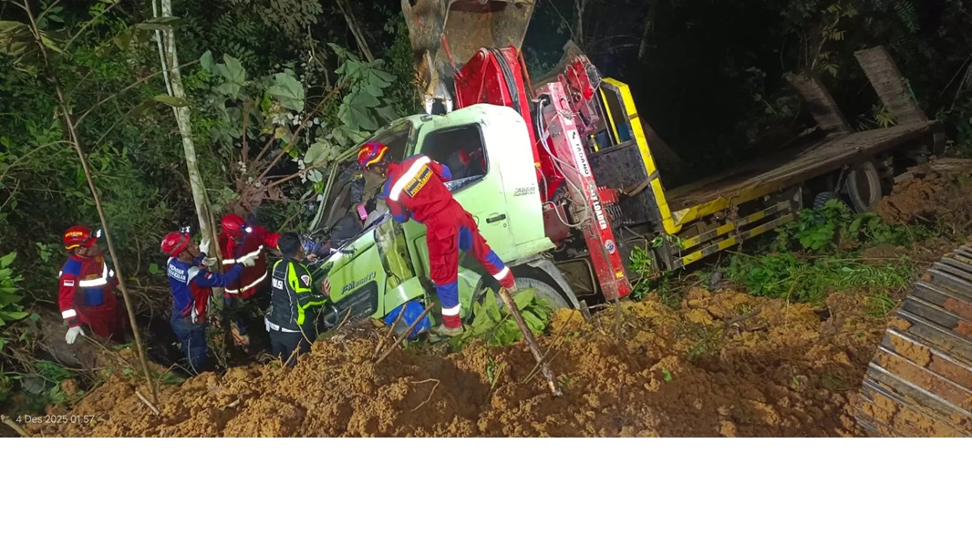 NAAS. Kecelakaan kendaraan pengangkut Dozer sebabkan 2 korban jiwa. Kedua korban dinyatakan meninggal ditempat, sementara sopir selamat meskipun harus dibawa lari ke rumah sakit.