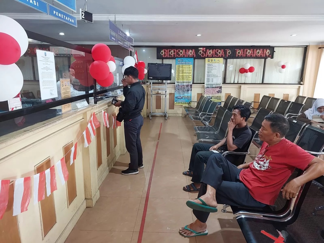 Pelayanan di Samsat Tarakan.
