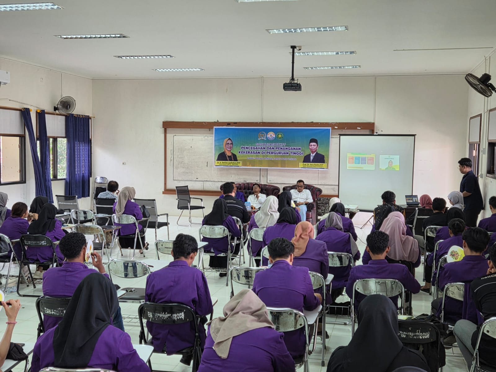 Sosialisasi PPKPT yang dilaksanakan Ketua Komisi X DPR RI, Hetifah Sjaidufian di Unikarta Tenggarong (Elmo/Prokal.co)