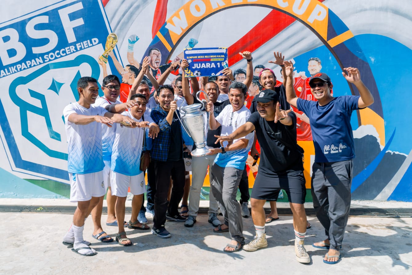 Jurnalis yang menjadi juara pertama di cabor mini soccer.