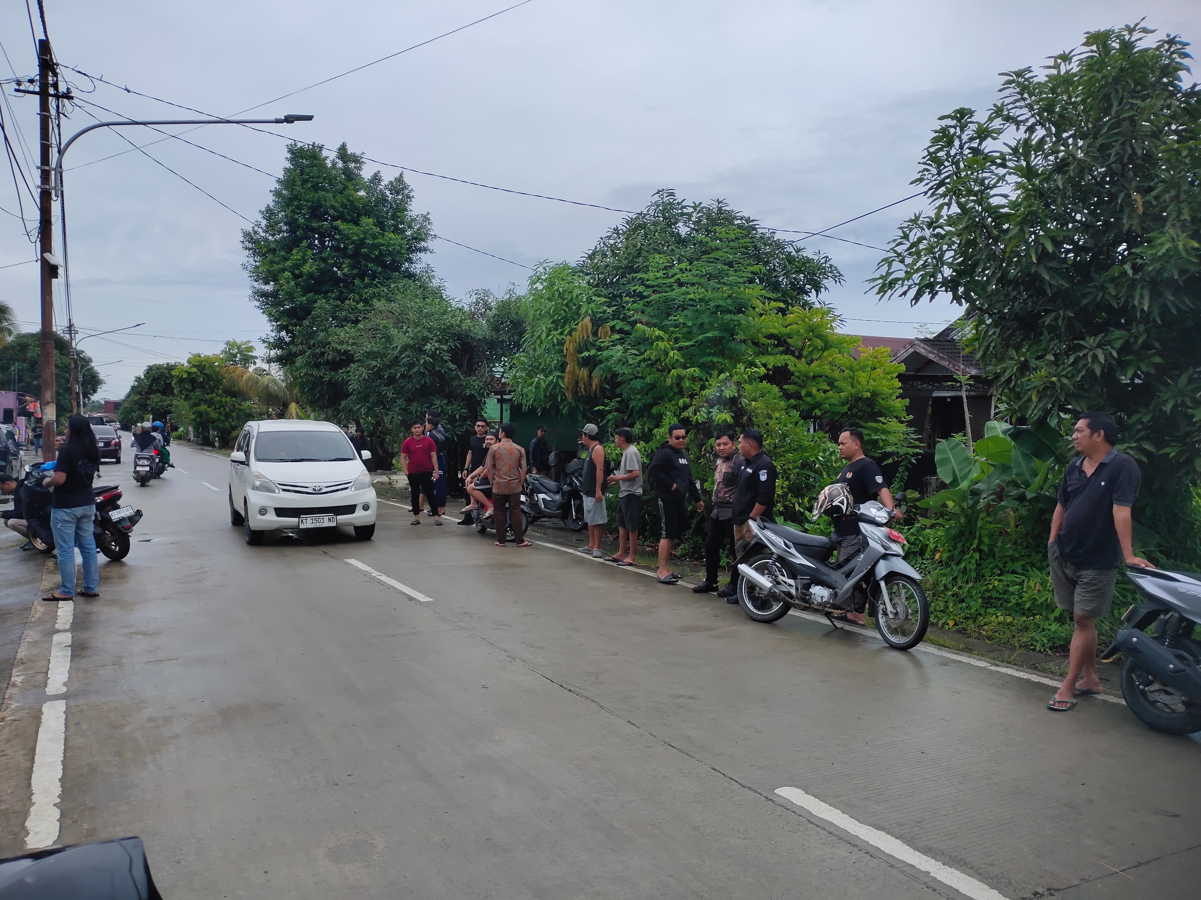 Proses pencarian napi anak yang kabur di Jalan Danau Jempang, Kelurahan Melayu, Tenggarong (Elmo/Prokal.co)