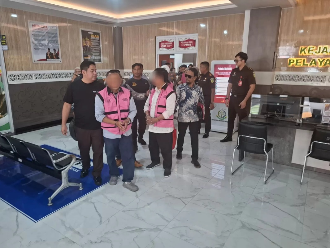 Para mantan pejabat KONI Samarinda sebelum dijebloskan jaksa ke Rutan Sempaja.