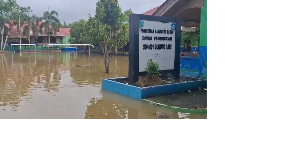 Meskipun ketinggian air mulai surut, seluruh warga di kampung hulu pada bantaran sungai Kelay dan Segah diminta tetap waspada.