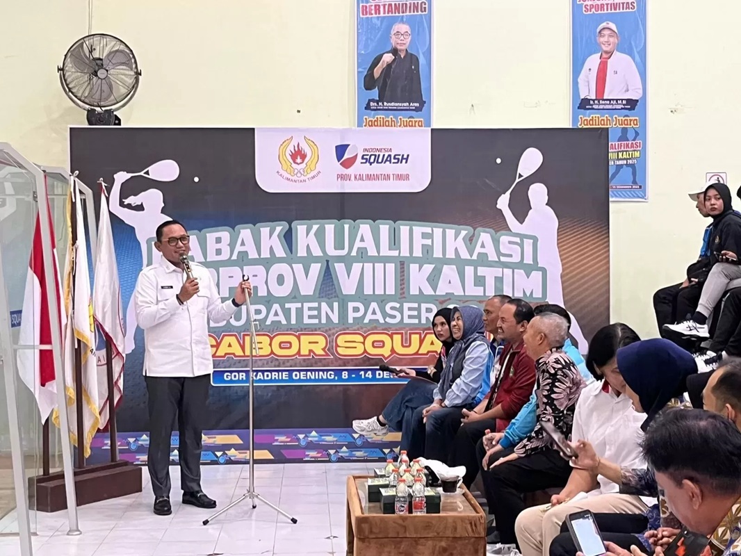BUKA BK PORPROV: Ketua Pengprov PSI Kaltim Seno Aji membuka Babak Kualifikasi Porprov 2025 cabor squash, Kamis (11/12). ( NASYA RAHAYA/KALTIM POST)