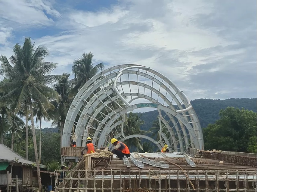 IKON BARU: Jembatan Sei Sumbang yang berbentuk hewan Kelomang akan menjadi ikon wisata baru di Kampung Teluk Sumbang, Kecamatan Bidukbiduk. (ARI/BP)