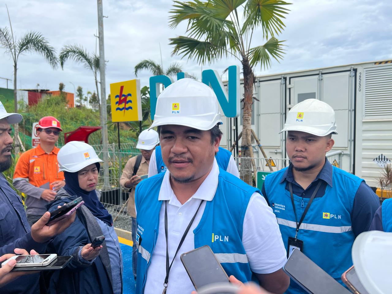 Manager Komunikasi PLN UID Kaltimra, Darry Giovanno menjelaskan kepada awak media.