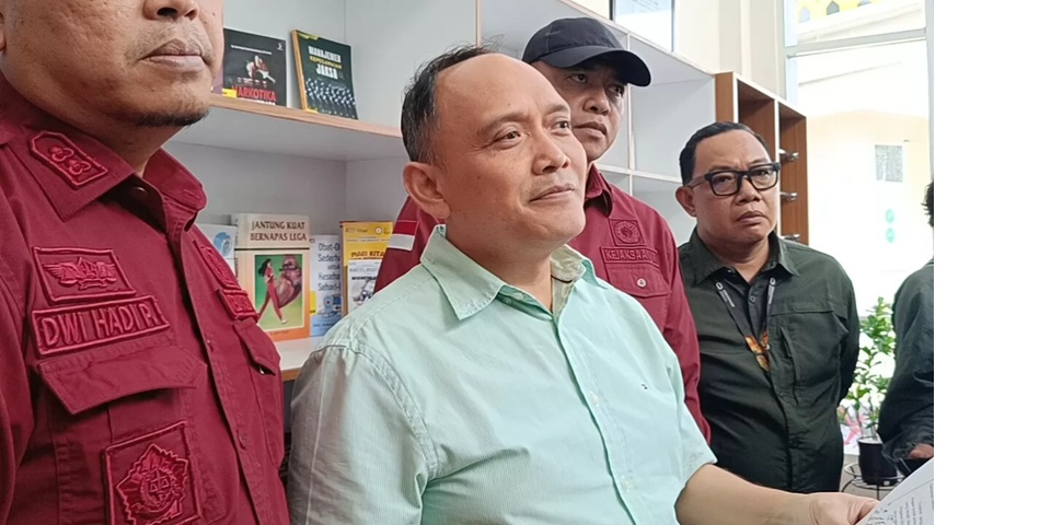 BICARA: Asisten Intelijen Kejati Kalsel, Nana Riana, mengungkapkan hingga saat ini penyidik telah memeriksa sekitar 20 orang saksi. (Sheilla Farazela/Radar Banjarmasin)