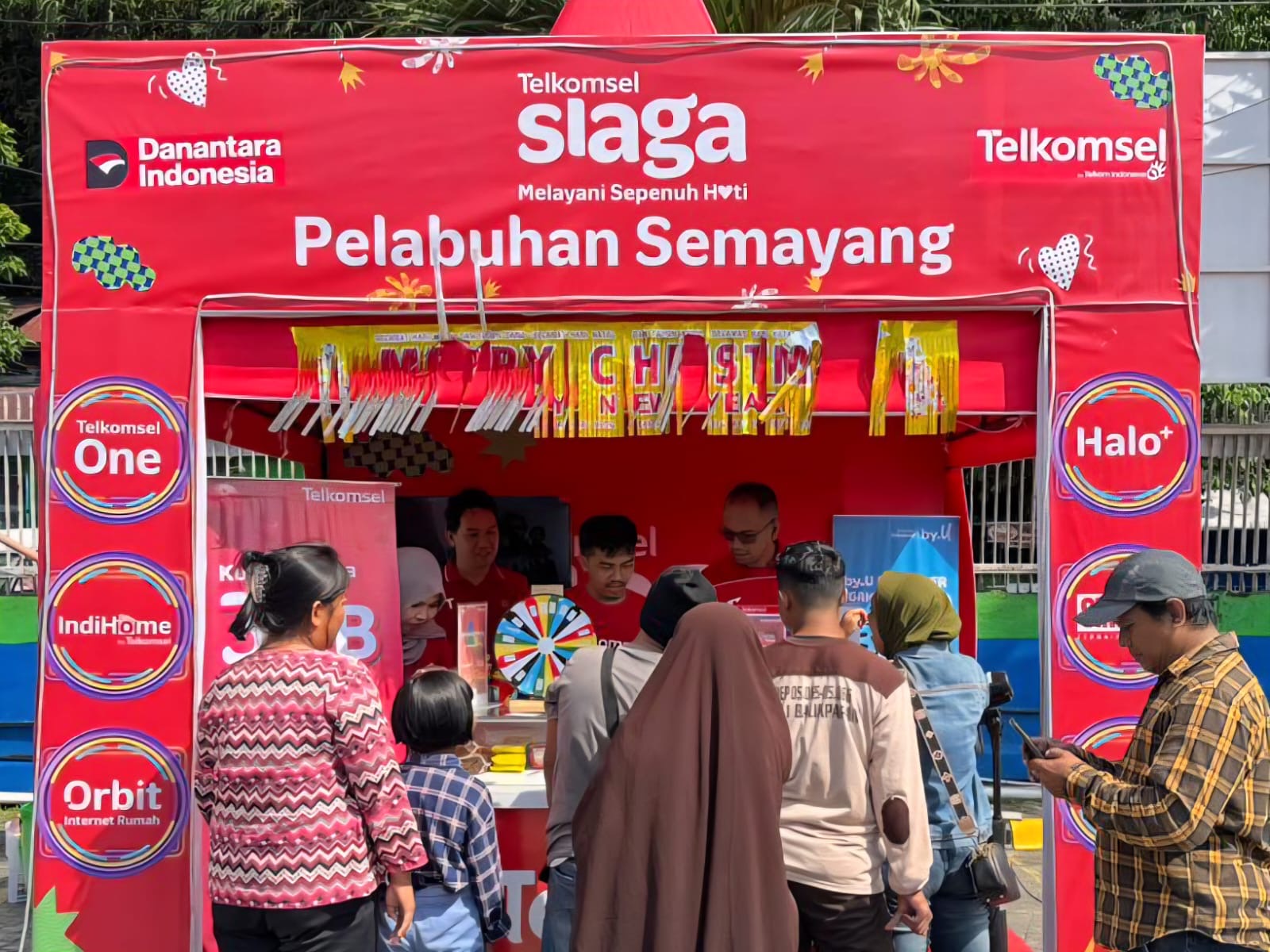 LEBIH DEKAT: Posko Telkomsel di Pelabuhan Semayang, Balikpapan.
