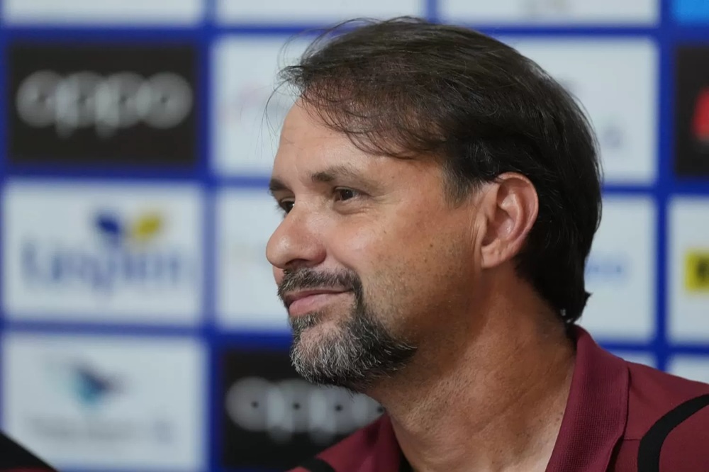 Pelatih Persija Jakarta, Mauricio Souza sudah muak dengan wasit di Liga Indonesia dan enggan membahasnya lagi usai timnya kalah dari Semen Padang FC. (Dok: Persija)