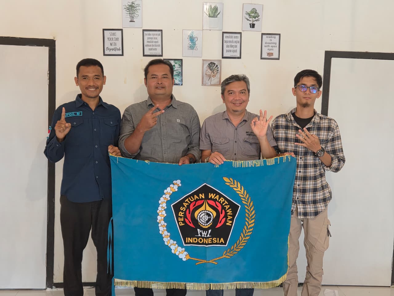 Keempat calon ketua PWI Kukar usai menerima nomor urut (Ist/PWI Kukar)