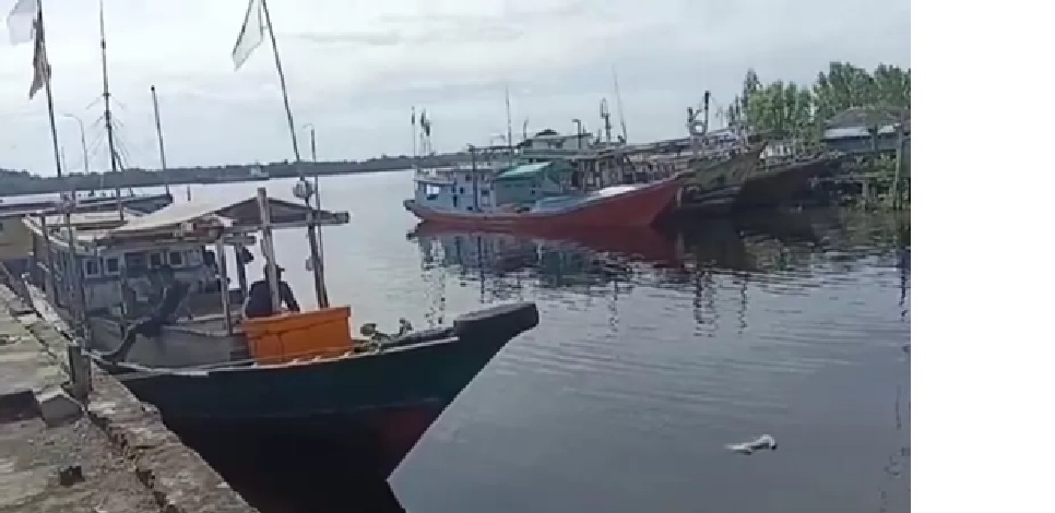 BIAYA MAHAL: Nelayan Kumai, Kecamatan Kumai, Kabupaten Kotawaringin Barat, mengeluhkan terhentinya pasokan solar subsidi, Selasa (23/12).