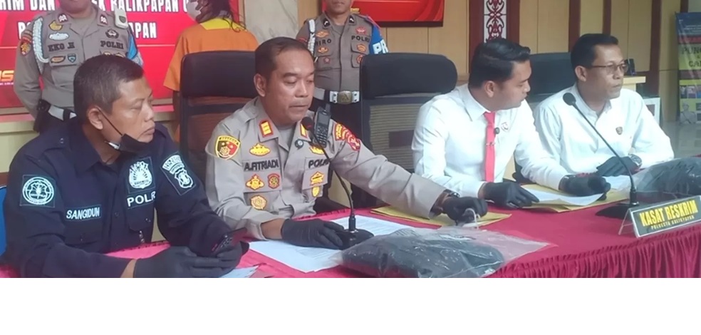 Aparat kepolisian membeberkan kasus penikaman yang melibatkan anak di bawah umur. (MOESO/BALPOS)