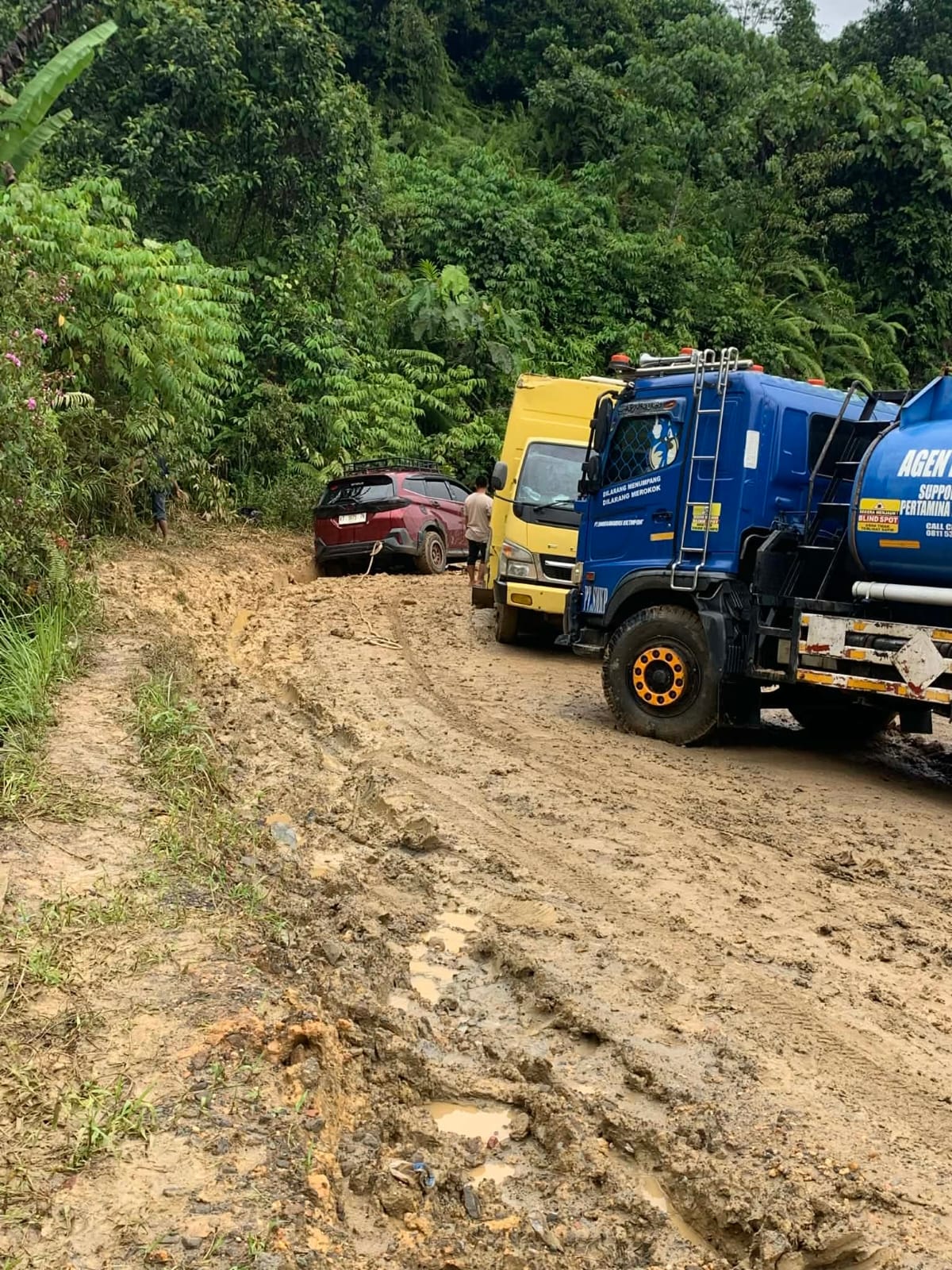 KAPAN MULUS?: Kondisi Jalan Trans Kaltim-Kalteng di Kecamatan Bentian Besar, Kabupaten Kubar, rusak parah.