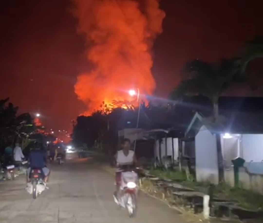 Kebakaran di mess eks Ratah Timber.