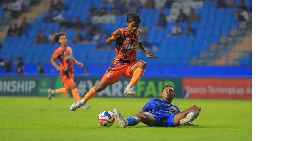 KECEWA: Persiba Balikpapan sebut putusan VAR ke depan bisa lebih bijak. (FUAD MUHAMMAD / KP)