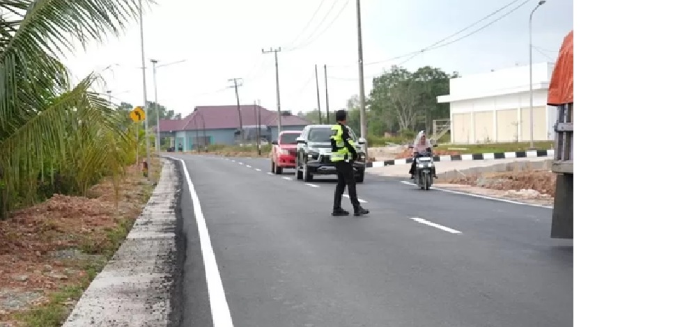 Jalan poros Muara Badak yang mulai dibenahi Pemprov Kaltim.