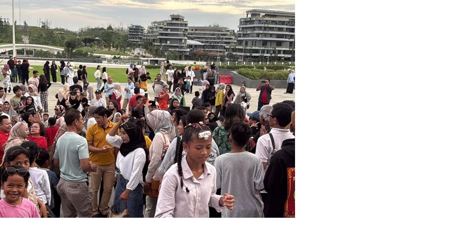 Warga yang berkunjung ke IKN.